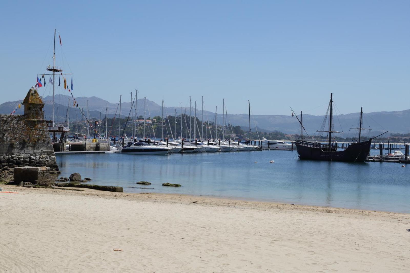 Inmejorables Vistas A Las Islas Cies Baiona Bagian luar foto
