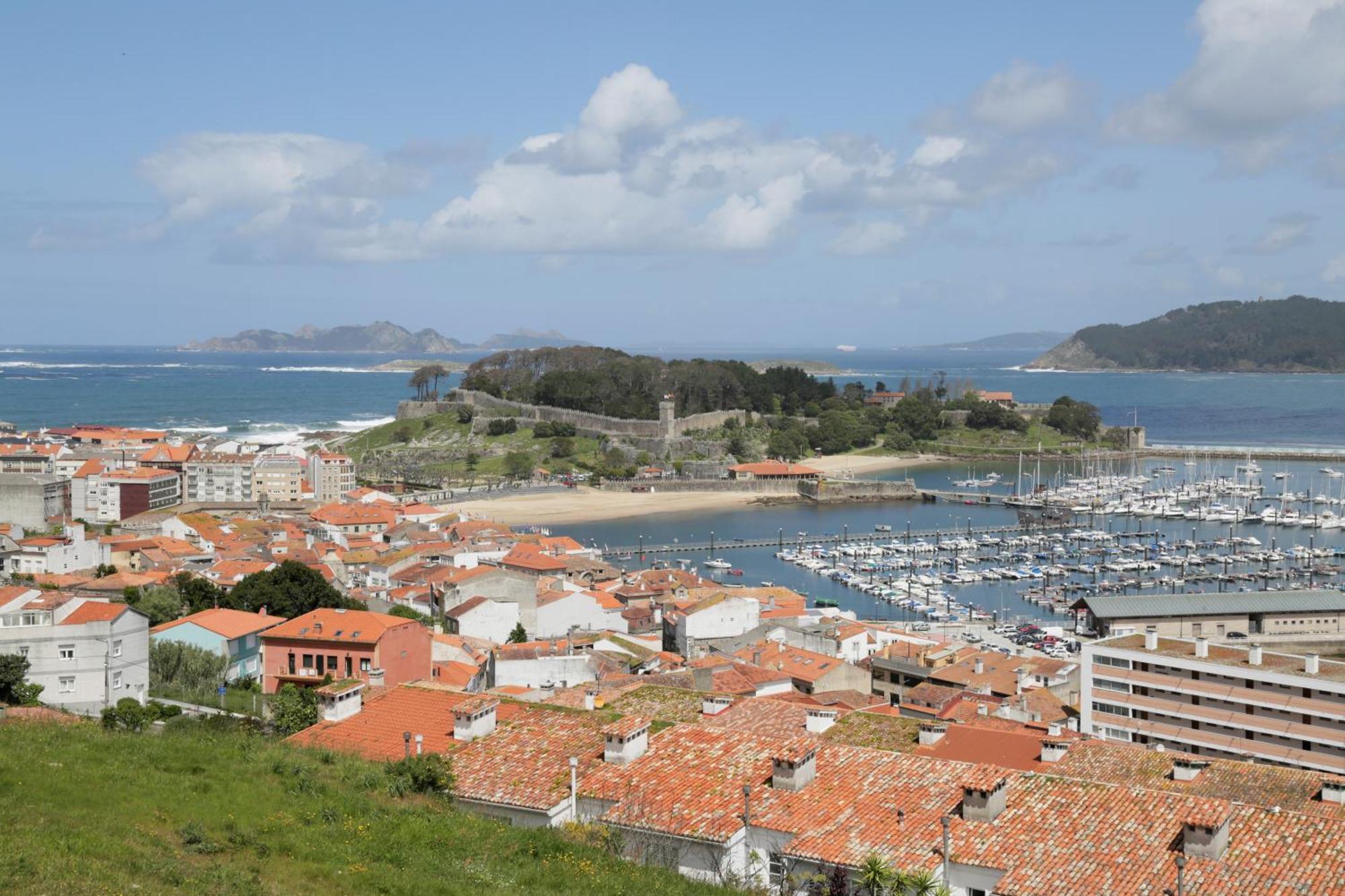 Inmejorables Vistas A Las Islas Cies Baiona Bagian luar foto